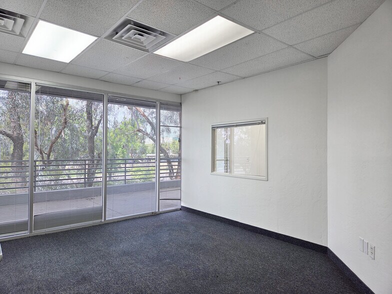More Photos Of 1929 W Lone Cactus Dr, Phoenix Light Distribution For Sale