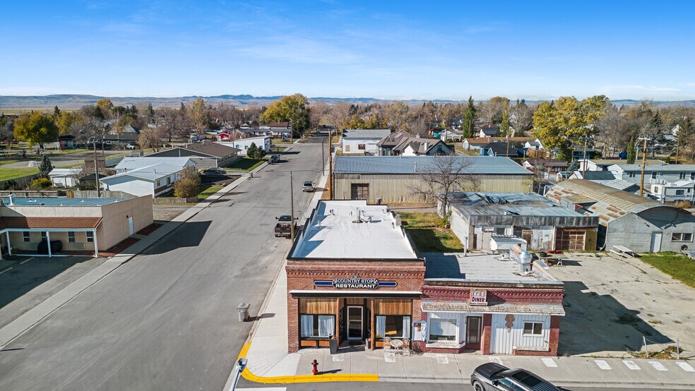 More Photos Of 320 Railway Ave, Granum Restaurant For Lease