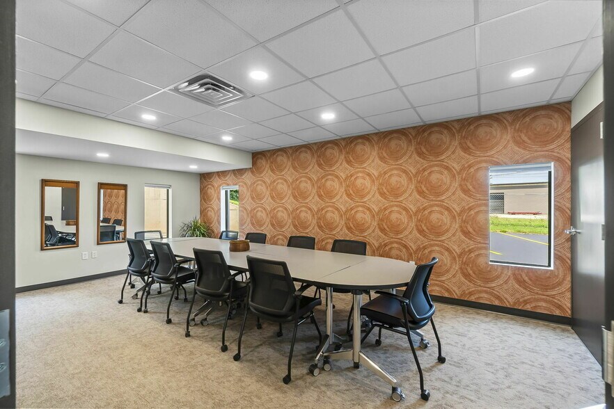 More Photos Of 1427 Thomas Dr, Cape Girardeau Coworking Space