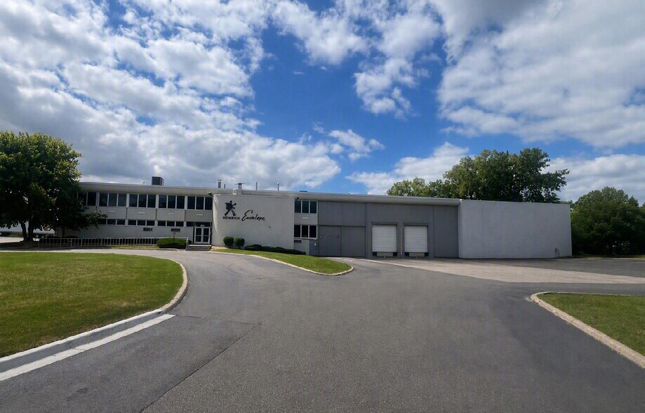 More Photos Of 925 N Zane Ave, Golden Valley Manufacturing For Sale