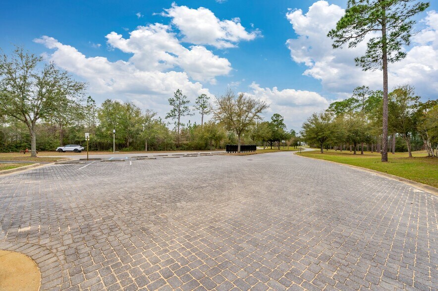 More Photos Of 3201 Heritage Plantation Blvd, Laurel Hill Office For Sale