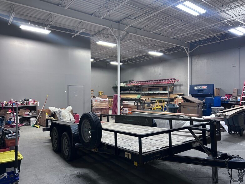 More Photos Of 1707 Susan Dr, Arlington Flex For Lease