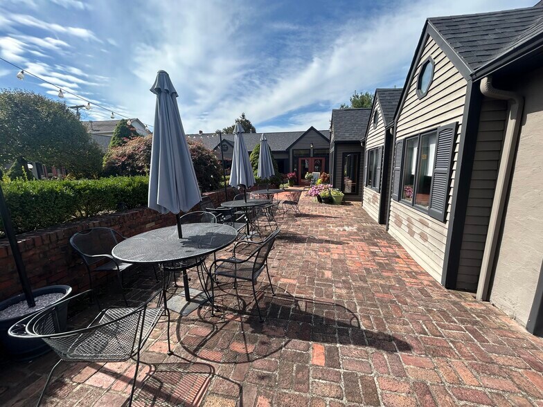 More Photos Of 181 E Brown St, Blairsville Restaurant For Sale