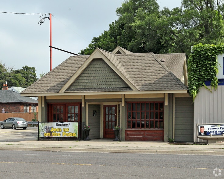 More Photos Of 1560 Main St W, Hamilton Restaurant For Sale