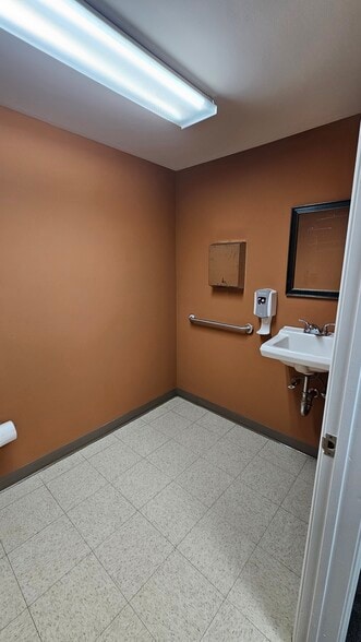 More Photos Of 7131 Rising Sun Ave, Philadelphia Office For Lease