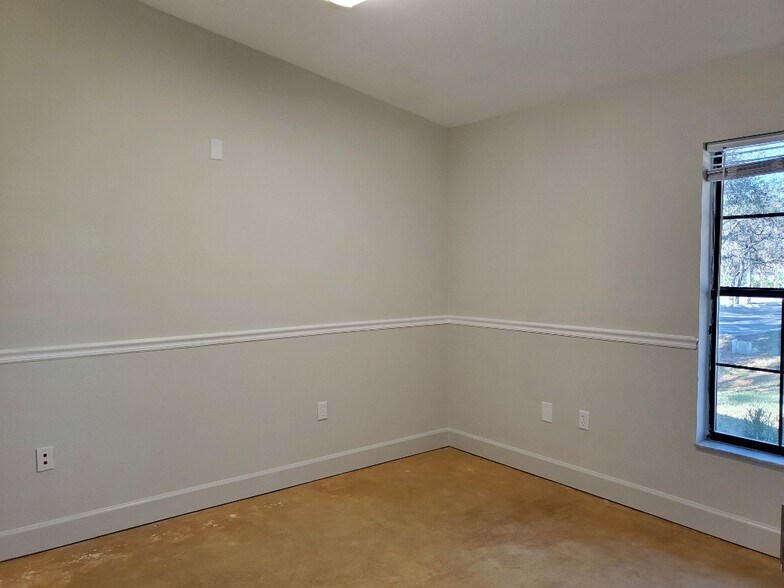 More Photos Of 113 W Chapman Rd, Oviedo Office For Lease