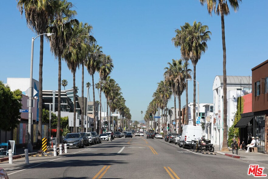 More Photos Of 2120 Narcissus Ct, Venice Office For Sale