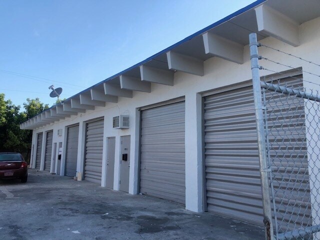 More Photos Of 5661 Plunkett St, Hollywood Warehouse For Lease