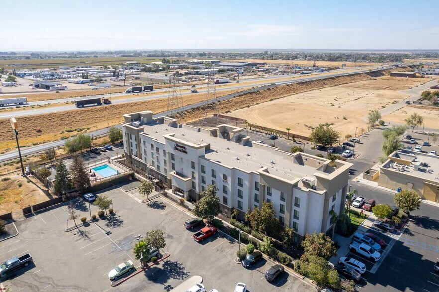 More Photos Of 7941 E Brundage Ln, Bakersfield Hotel For Sale