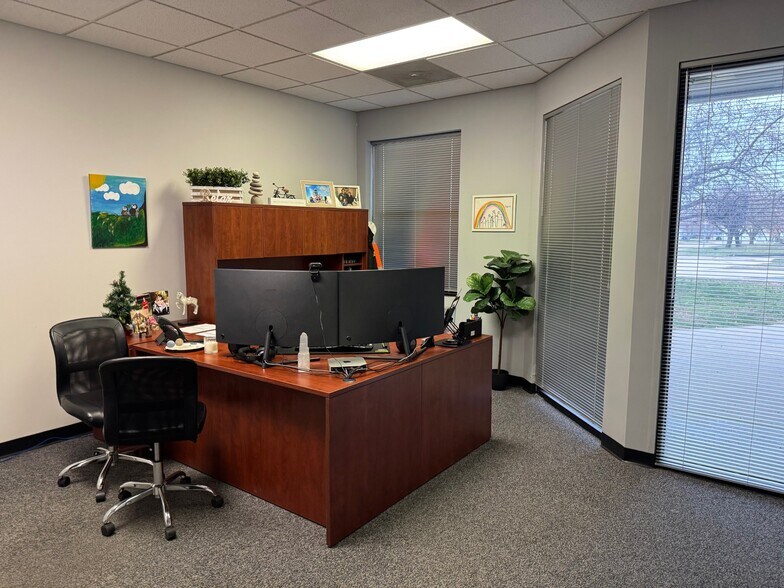 More Photos Of 201-205 Hughes Ln, Saint Charles Industrial For Lease