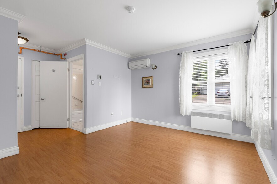 More Photos Of 21 Rue Messier, Mont-saint-hilaire Apartments For Sale