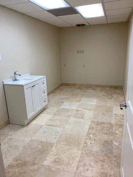 More Photos Of 9776 San Jose Blvd, Jacksonville Medical For Sale