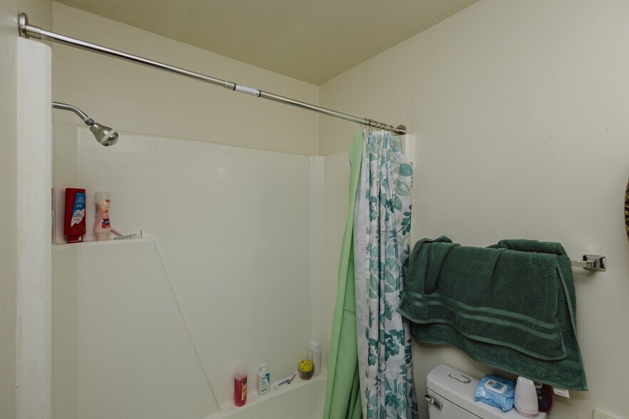 More Photos Of 401 E Avenue A, Hutchinson Apartments For Sale