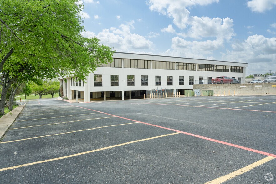More Photos Of 2821 Lackland Rd, Fort Worth Office For Sale