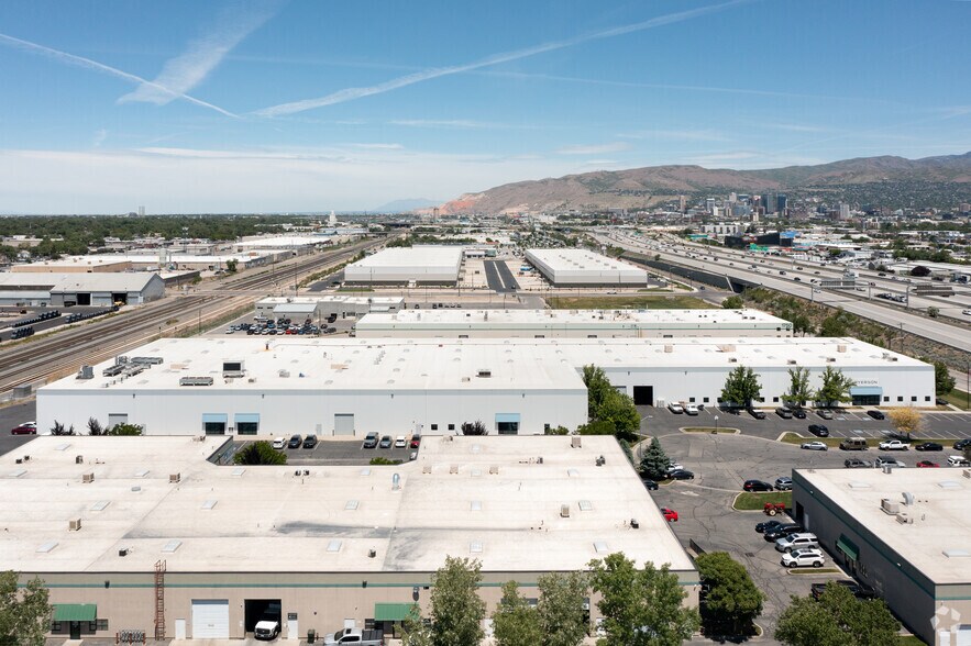 More Photos Of 514 W Pickett Cir, Salt Lake City Warehouse For Lease