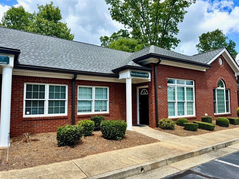 More Photos Of 201-204 Bombay Ln, Roswell Medical For Lease
