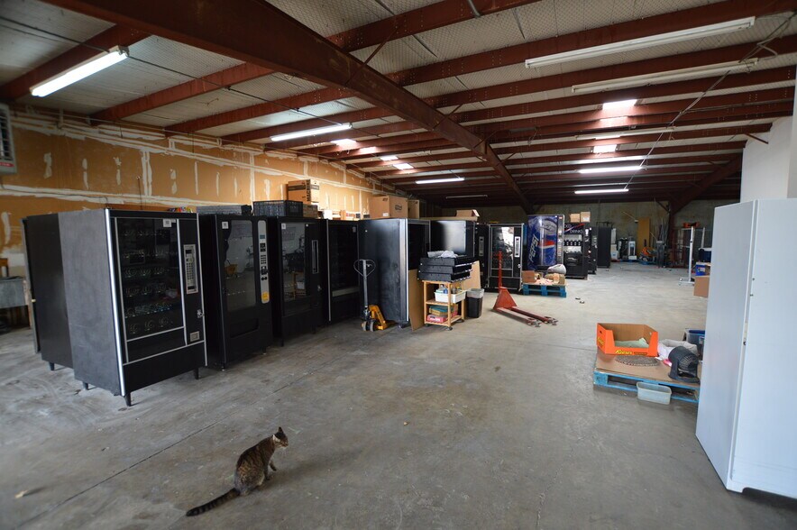 More Photos Of 910 W Kearney St, Mesquite Warehouse For Sale