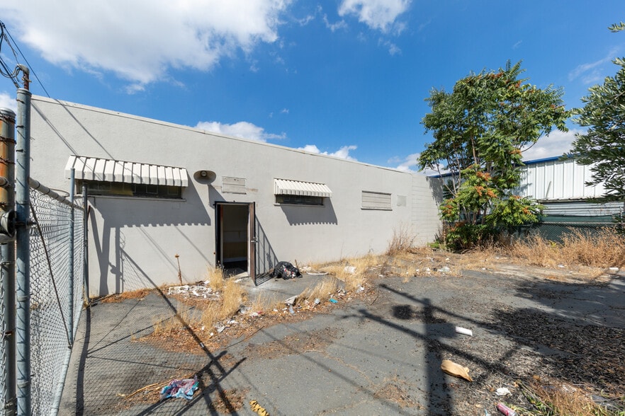 More Photos Of 2402 N Wilson Way, Stockton Storefront Retail Office For Sale