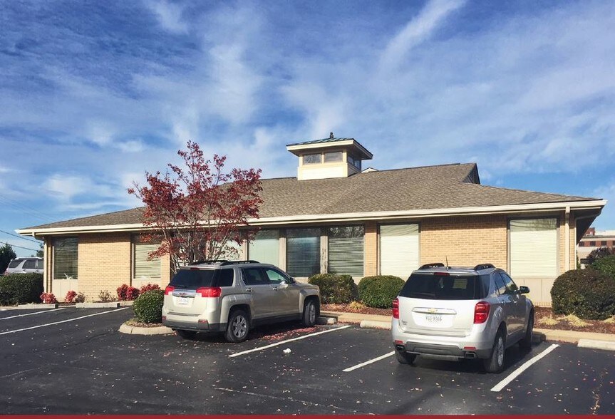 More Photos Of 822 Broad St, Kingsport Medical For Sale
