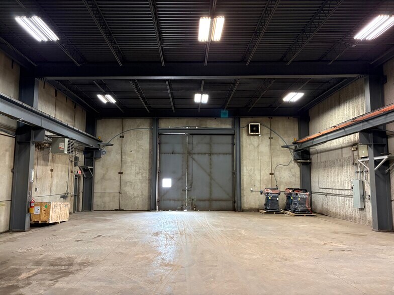 More Photos Of 215 Main St, Superior Manufacturing For Lease