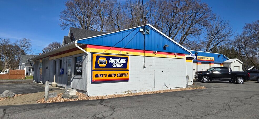 More Photos Of 207 South Bay Rd, North Syracuse Auto Repair For Lease