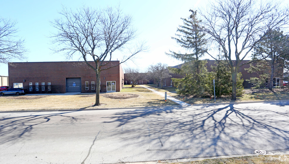 Primary Photo Of 3353-3411 N Ridge Ave, Arlington Heights Warehouse For Lease