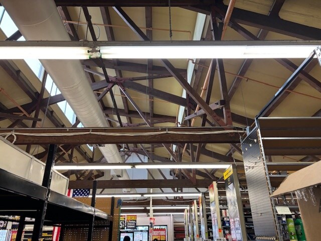 More Photos Of 2120 E Powell Blvd, Gresham General Retail For Sale