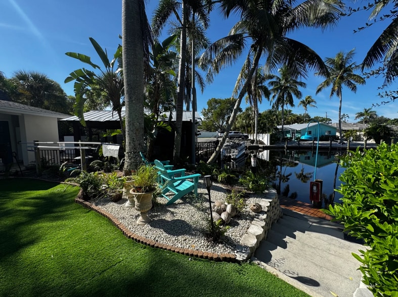 More Photos Of 3350 Bayshore Dr, Naples Hotel For Sale