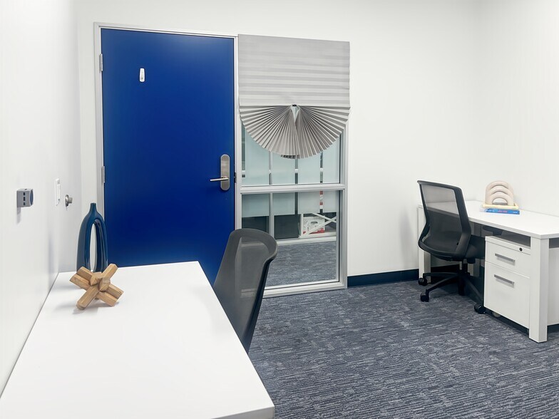 More Photos Of 3333-7 Rue Royale, Saint Charles Coworking Space