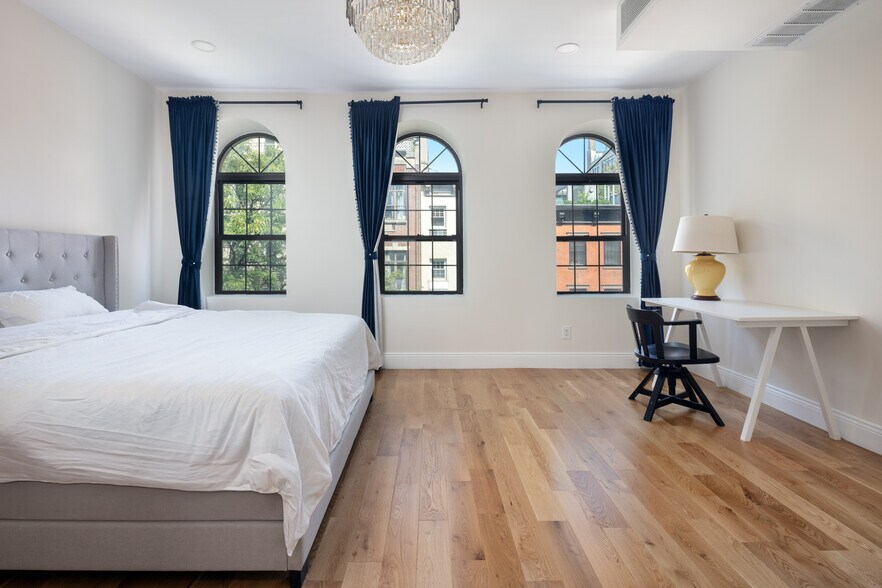 More Photos Of 450 W 44th St, New York Apartments For Sale