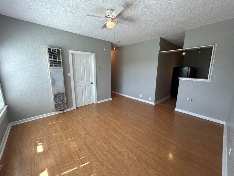 More Photos Of 1409 W Woodlawn Ave, San Antonio Apartments For Sale