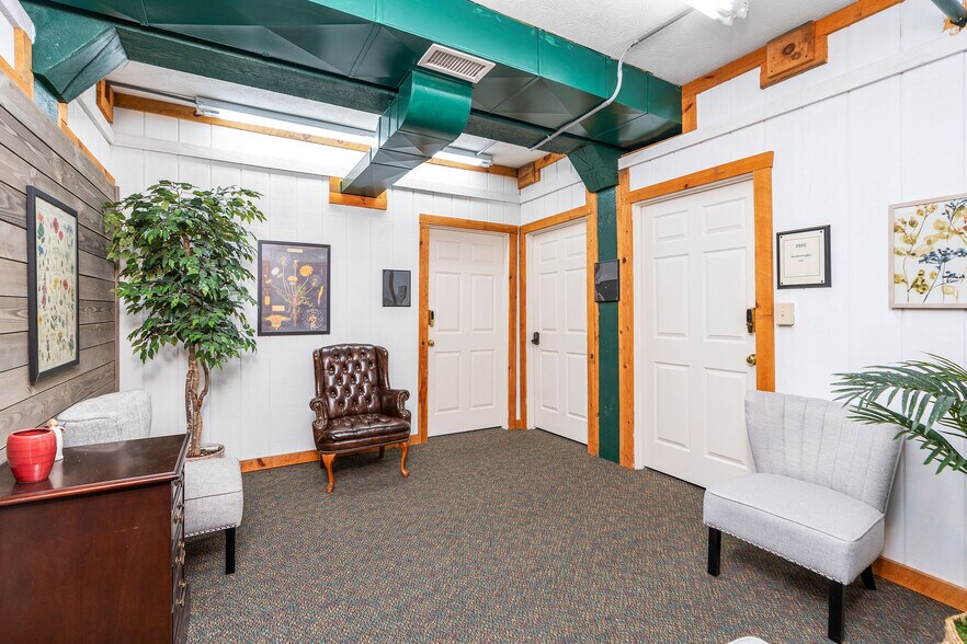More Photos Of 50 Middlebrook Ave, Staunton Storefront For Sale