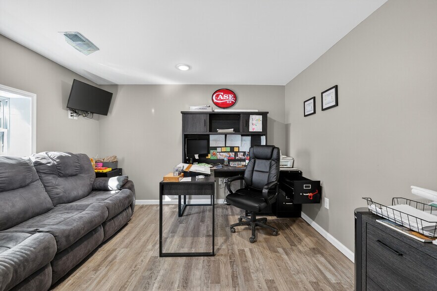 More Photos Of 2668 Huntsville Hwy, Fayetteville General Retail For Sale