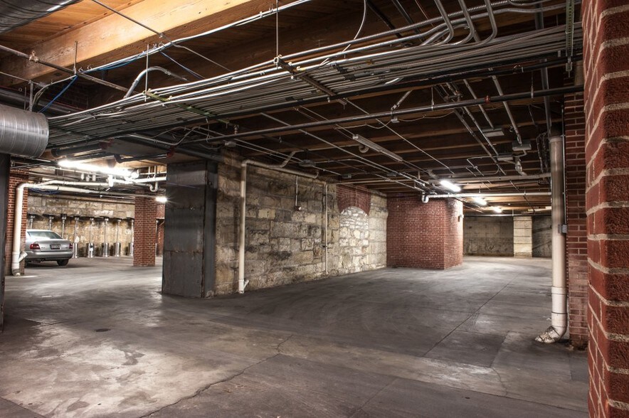 More Photos Of 1114-1116 Washington Ave, Saint Louis Apartments For Lease