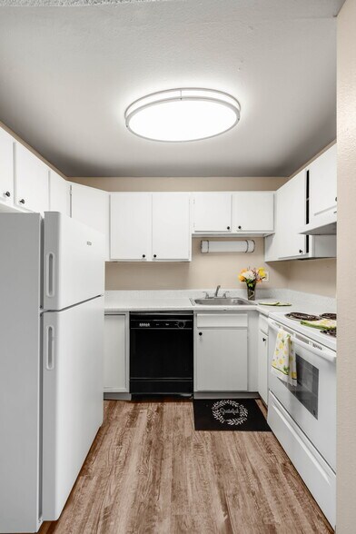 More Photos Of 3349 E Fountain Blvd, Colorado Springs Apartments For Sale