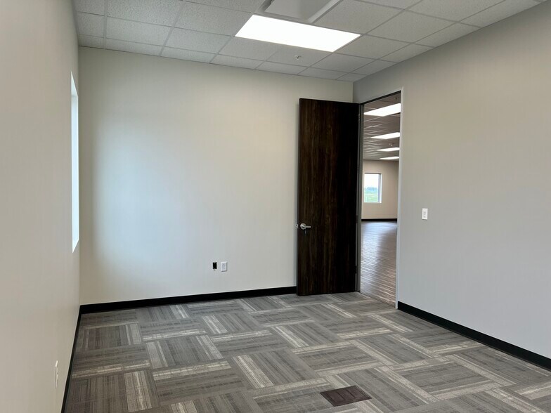 More Photos Of 20821 Clay Center Dr, Katy Distribution For Sale