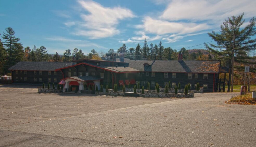 Primary Photo Of 1455 Ch Pierre-Péladeau, Sainte-adele Lodge Meeting Hall For Sale