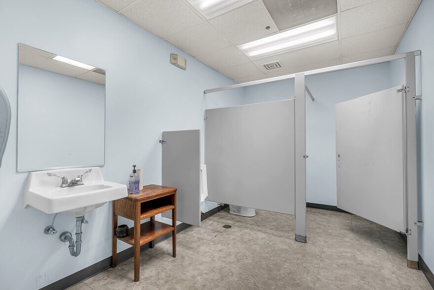 More Photos Of 197 Alder Dr, North Aurora Warehouse For Sale