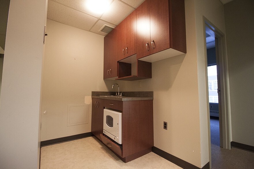 More Photos Of 131 Provencher Blvd, Winnipeg Office For Lease