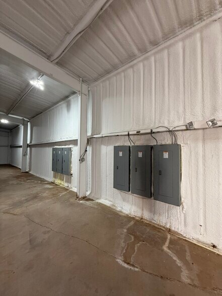 More Photos Of 2317 S Eastern Ave, Oklahoma City Warehouse For Lease