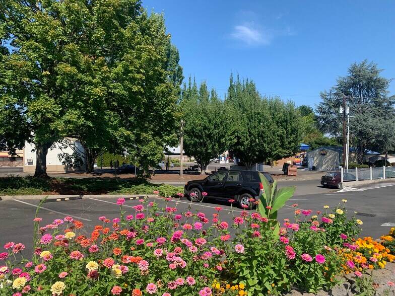 More Photos Of 12950 SW Pacific Hwy, Tigard Coworking Space