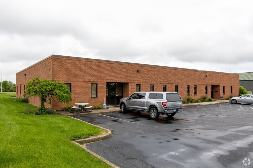 More Photos Of 2508 Civic Center Dr, Cincinnati Light Manufacturing For Lease