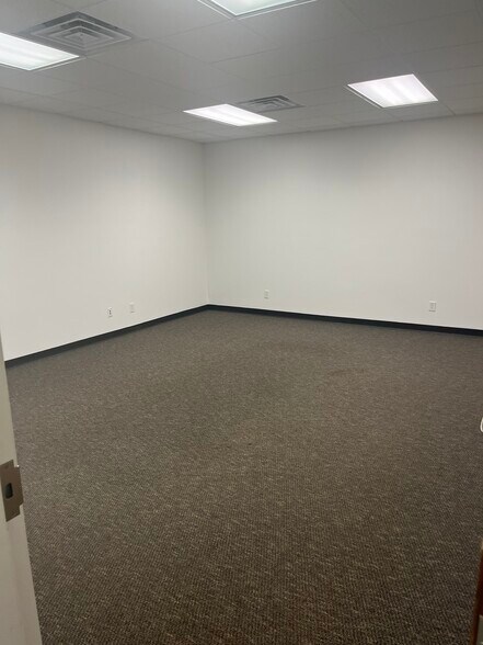 More Photos Of 12201 N Highway 41, Evansville Unknown For Lease