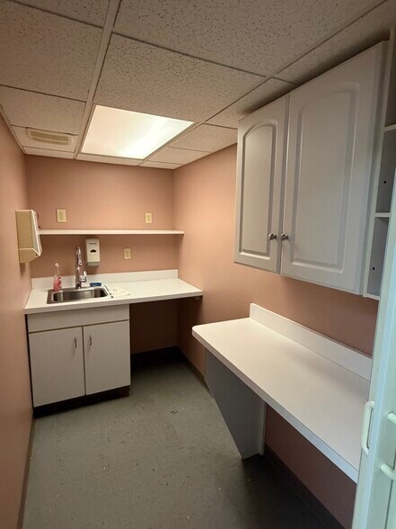 More Photos Of 12 Case St, Norwich Medical For Sale