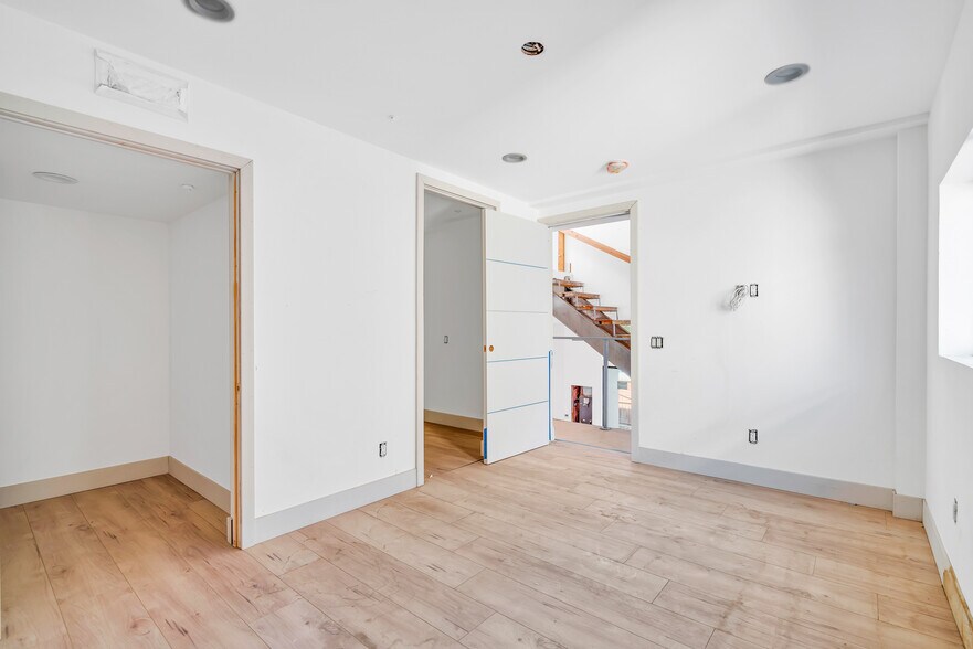 More Photos Of 506 Westminster Ave, Venice Apartments For Sale