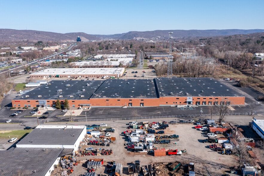 More Photos Of 301 Island Rd, Mahwah Warehouse For Lease