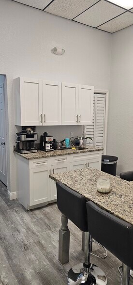 More Photos Of 7223 N Manhattan Ave, Tampa Office For Lease