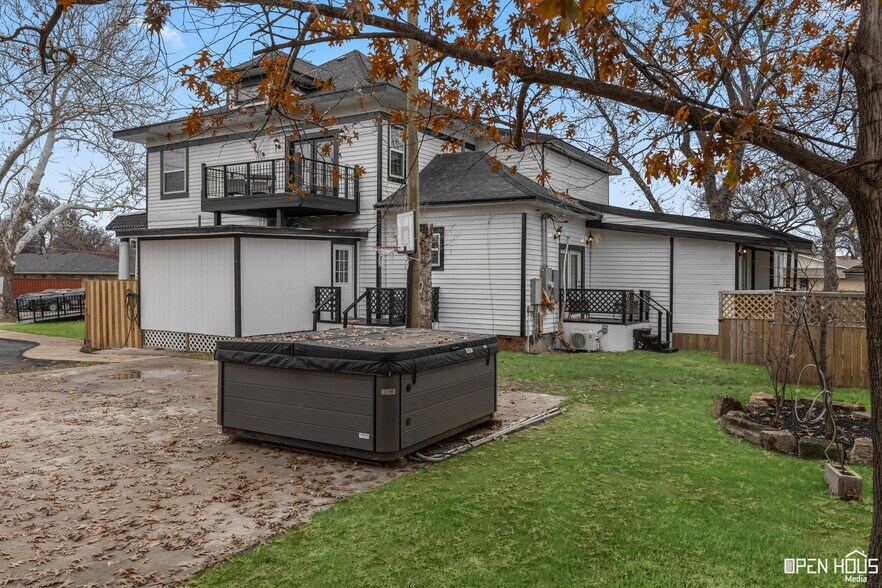 More Photos Of 405 W Gilbert St, Henrietta Hospitality For Sale