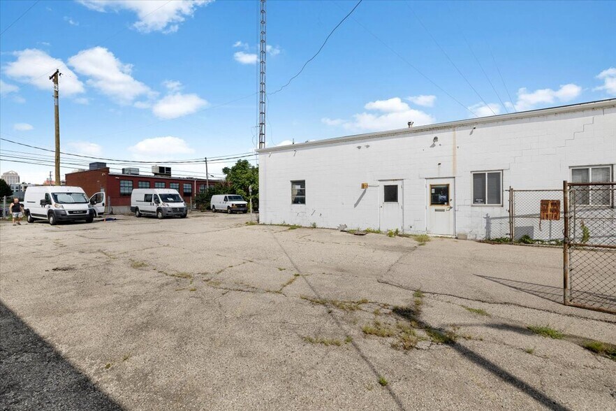 More Photos Of 115 Commercial St, Dayton Warehouse For Sale