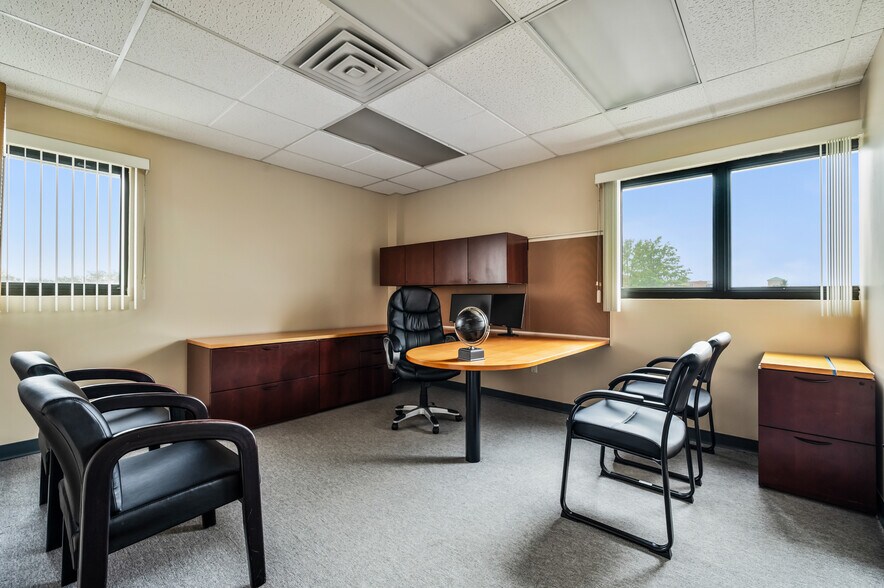 More Photos Of 12300 PERRY Hwy, Wexford Medical For Lease